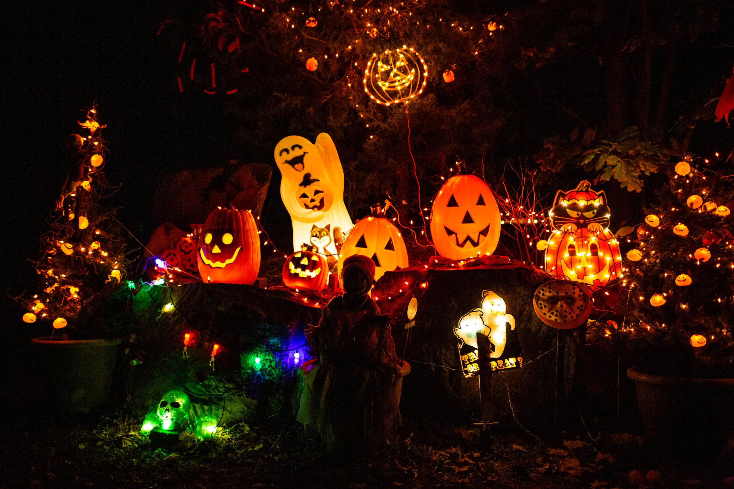 Professional Halloween light installation in Ohio by Buckeye Holiday Lighting with roofline and yard displays.